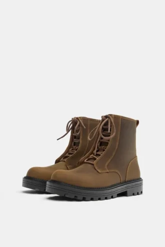 Botas de cuero con cordones
