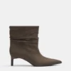 Botas de tacón alto con fruncidos