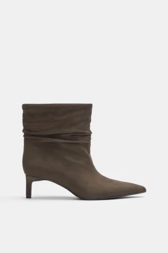 Botas de tacón alto con fruncidos
