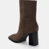 Botas de tacón alto de piel Botas de tacón alto de piel