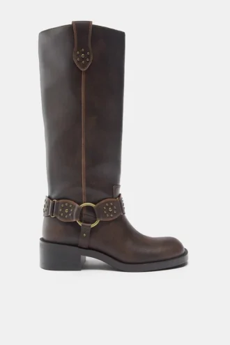 Botas moteras con tachuelas