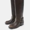 Botas moteras con tachuelas