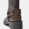 Botas moteras con tachuelas