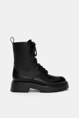 Botas planos con cordones