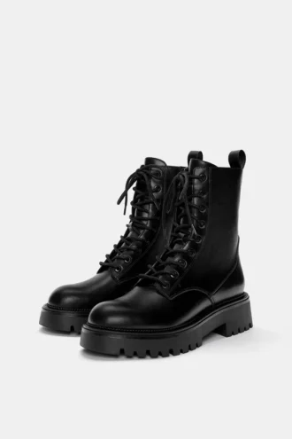 Botas planos con cordones