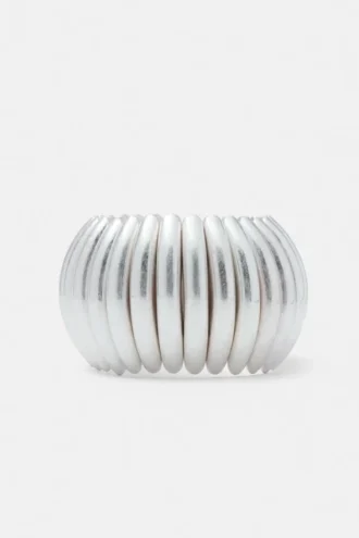 Brazalete metálico curvado