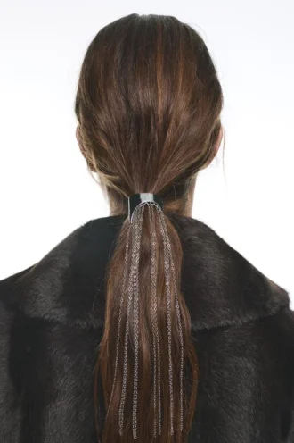 Broche de cadena con pelo