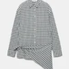 Camisas a cuadros con pañuelo de múltiples posiciones Camisas a cuadros con pañuelo de múltiples posiciones