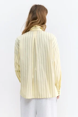 Camisas a rayas amarillas
