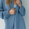 Camisas con cuello alto y efecto gasa