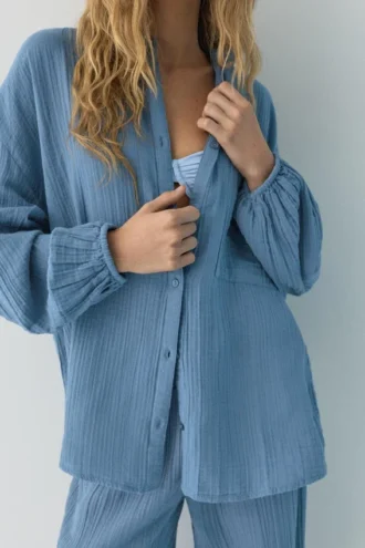 Camisas con cuello alto y efecto gasa