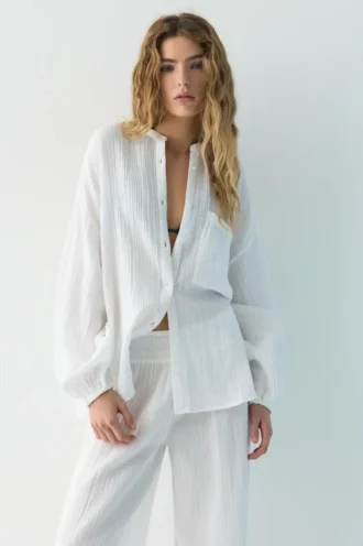 Camisas con cuello alto y efecto gasa