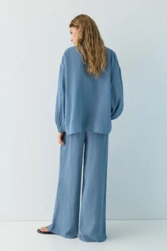 Camisas con cuello alto y efecto gasa