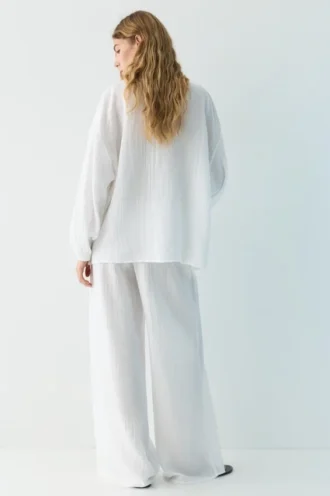 Camisas con cuello alto y efecto gasa