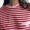 Camiseta a rayas con estrellas y eslogan Camiseta a rayas con estrellas y eslogan