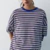 Camiseta a rayas con texto Camiseta a rayas con texto