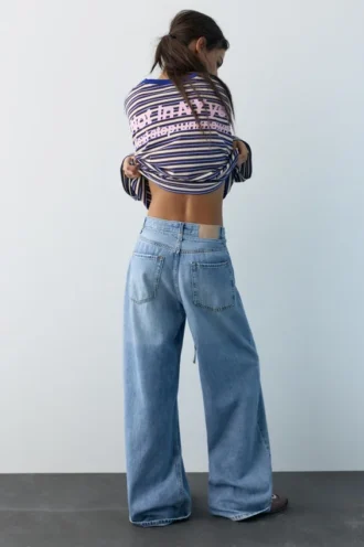 Camiseta a rayas con texto Camiseta a rayas con texto