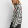 Camiseta a rayas con texto Camiseta a rayas con texto