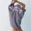 Camiseta a rayas con texto Camiseta a rayas con texto