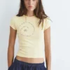 Camiseta amarilla con tachuelas Camiseta amarilla con tachuelas
