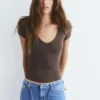 Camiseta con cuello en V
