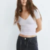Camiseta con cuello en V