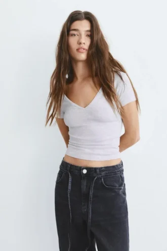 Camiseta con cuello en V