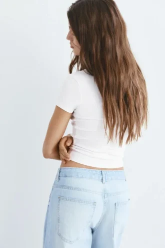 Camiseta con cuello en V