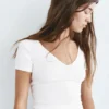 Camiseta con cuello en V