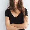 Camiseta con cuello en V