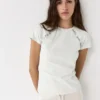 Camiseta con detalle de botones Camiseta con detalle de botones