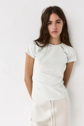 Camiseta con detalle de botones