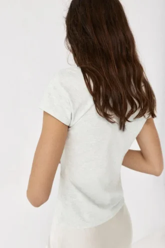 Camiseta con detalle de botones