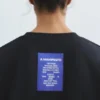 Camiseta con eslogan bordado en la etiqueta