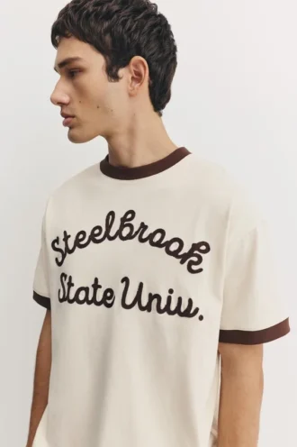 Camiseta con estampado en contraste y ribete