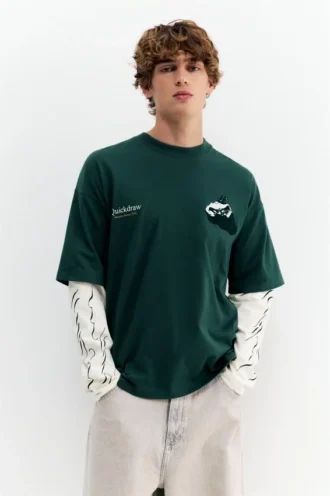 Camiseta con estampado en las dos mangas