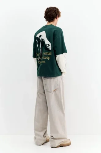 Camiseta con estampado en las dos mangas