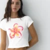 Camiseta con estampado floral