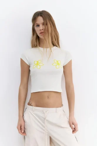 Camiseta con estampado floral