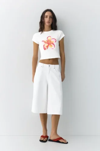 Camiseta con estampado floral