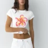 Camiseta con estampado floral
