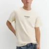 Camiseta con logotipo bordado