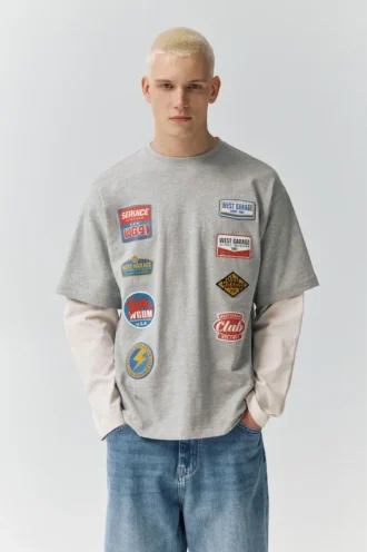 Camiseta de doble manga con parches