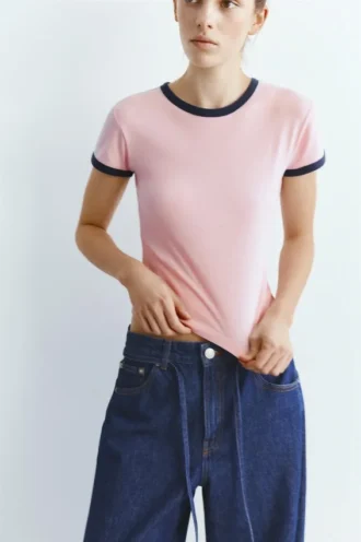 Camiseta de manga corta con cuello acanalado