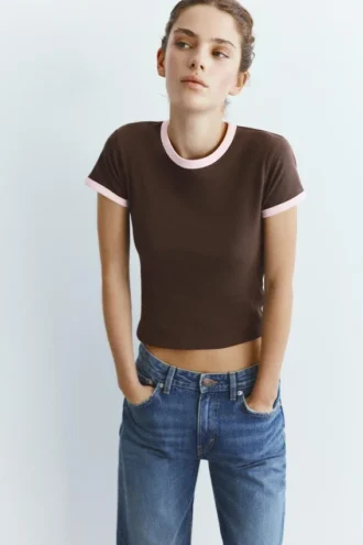 Camiseta de manga corta con cuello acanalado