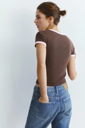 Camiseta de manga corta con cuello acanalado