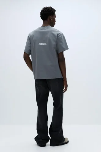 Camiseta de manga corta con eslogan