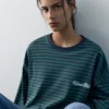 Camiseta de manga larga a rayas con texto Camiseta de manga larga a rayas con texto