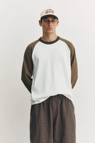 Camiseta de manga larga con mangas raglán