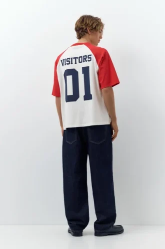 Camiseta de manga raglán «Visitors»